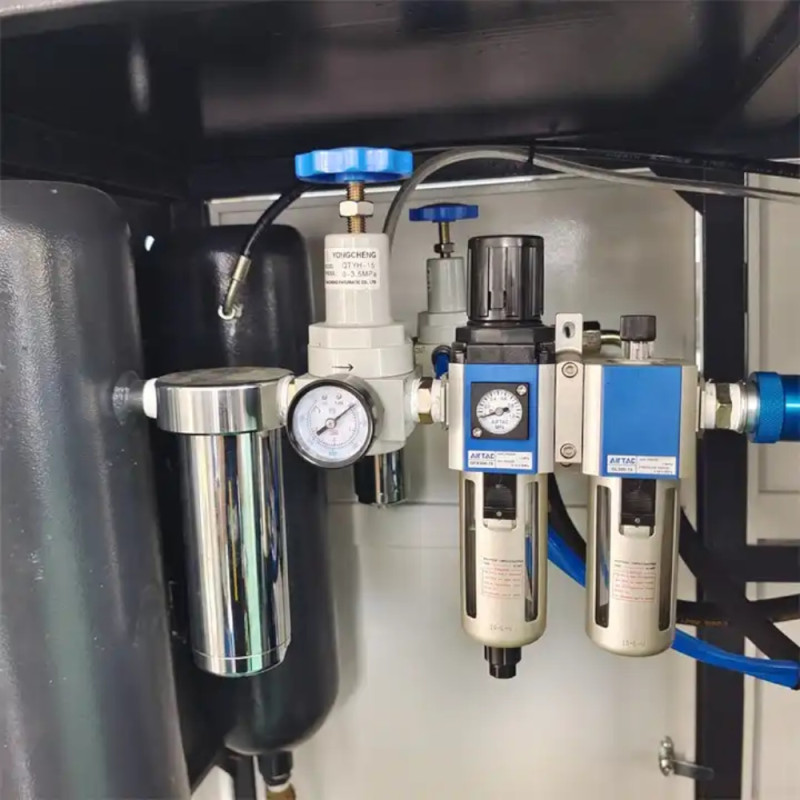 Напівавтоматичне обладнання для виробництва ПЕТ пляшок об'ємом до 10 літрів