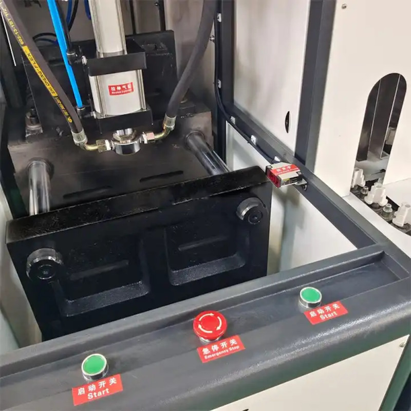 Напівавтоматичне обладнання для виробництва ПЕТ пляшок об'ємом до 6 літрів 